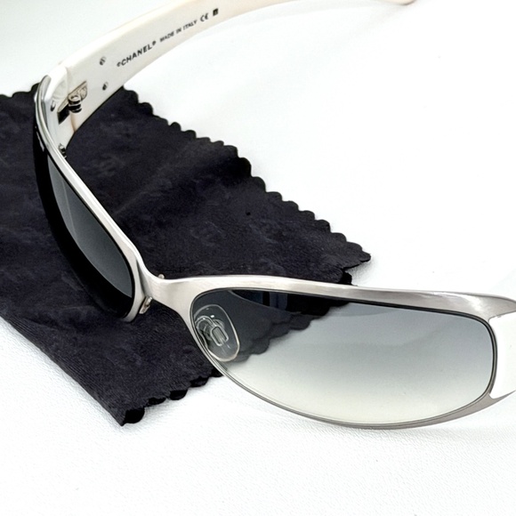 Authentic Chanel 4116 sunglasses - Picture 14 of 16